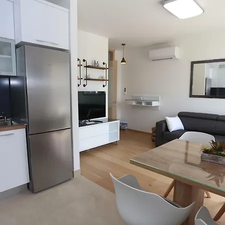 As's Apartment Split