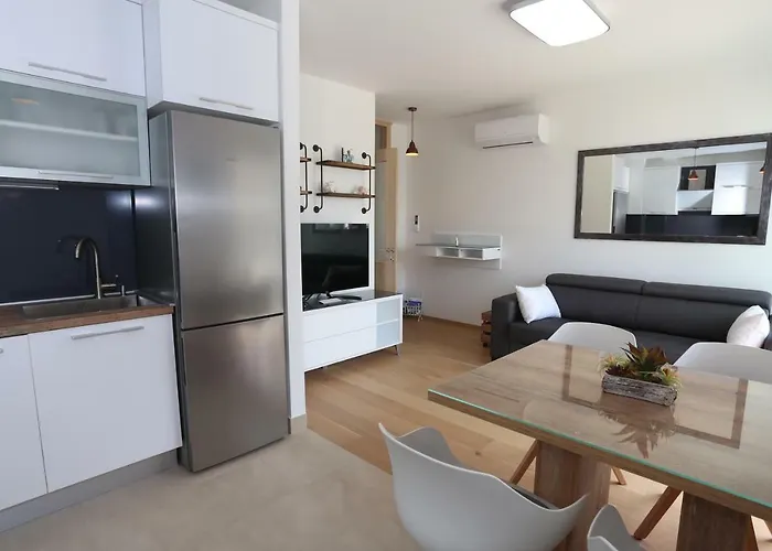 As's Apartment Split